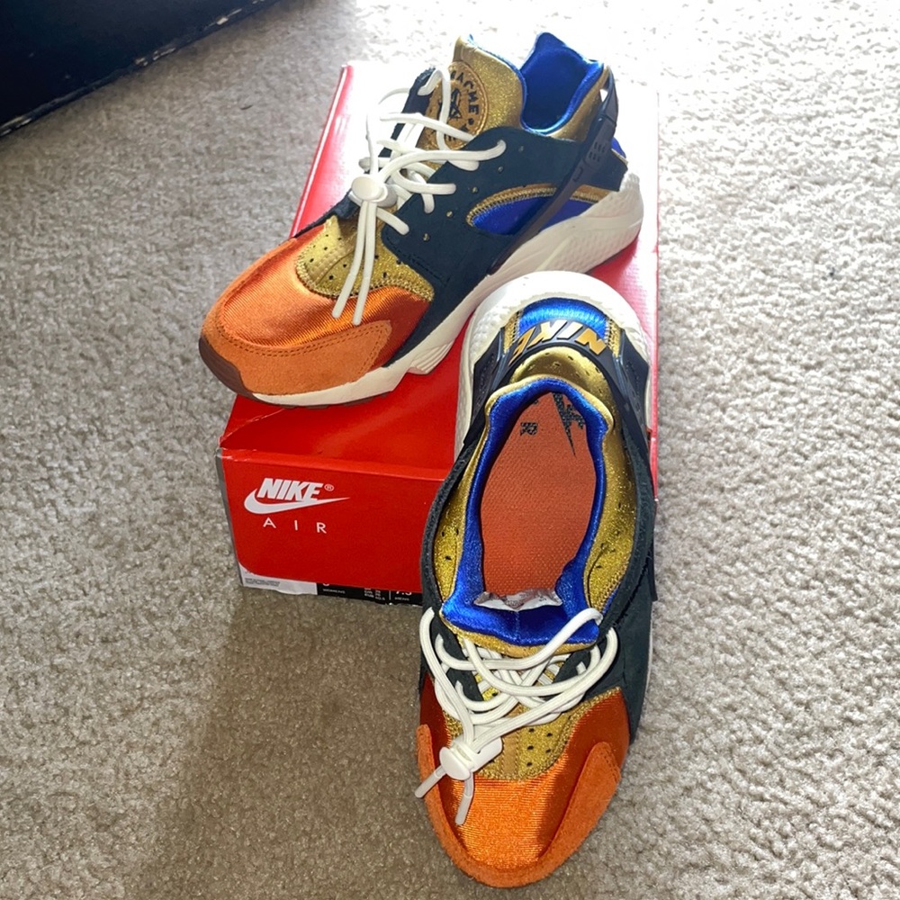 Womens Size 9 NIKE AIR HUARACHE Gold Tone/Black-Coconut Milk Tan or/Lait De Coco